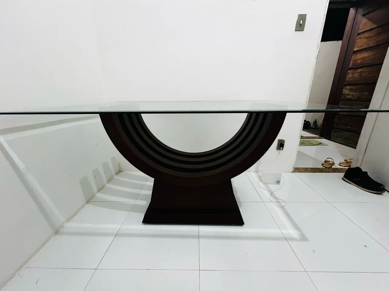 Mesa de Jantar em Vidro com Base de Madeira Maciça - Design Curvo - Foto 3