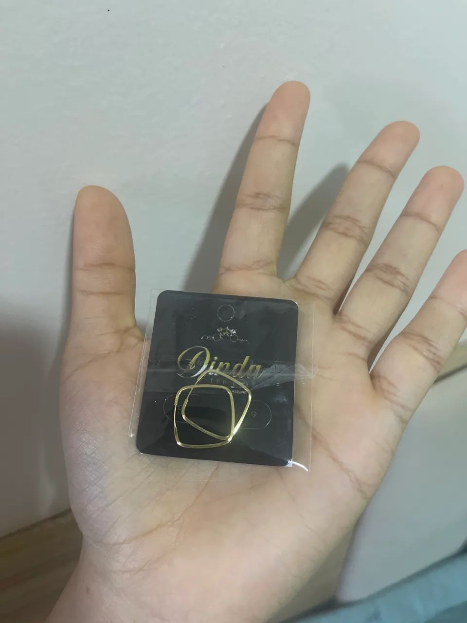 Argola quadrada ouro 18k 