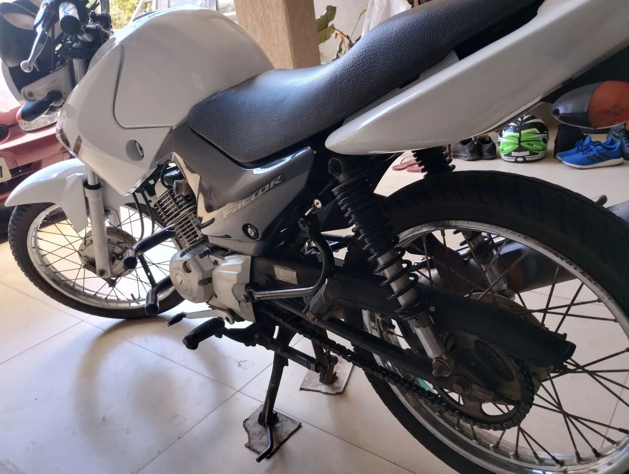 YBR factor 125 Branca  - Foto 3