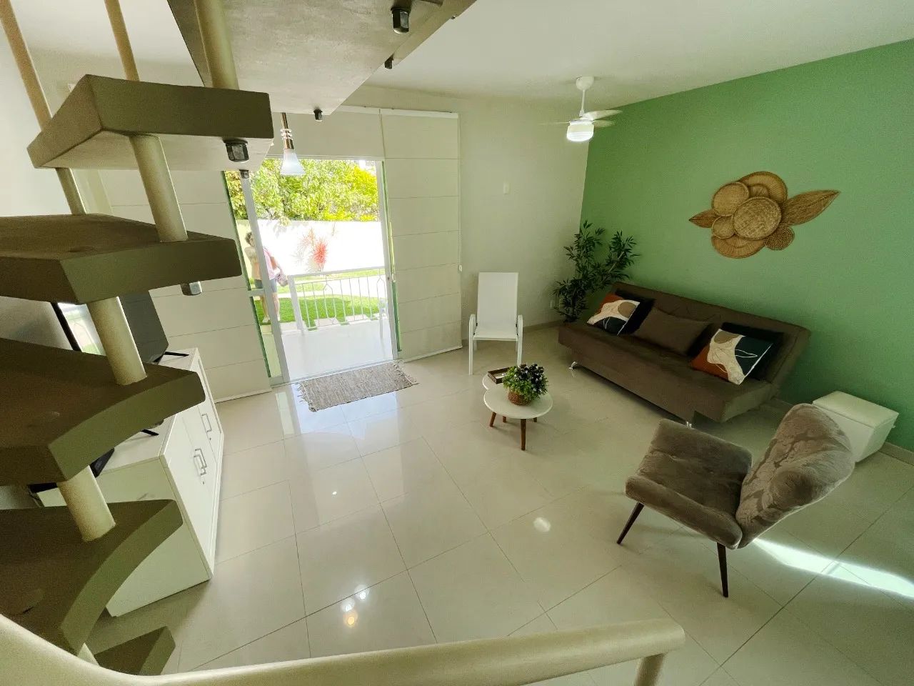 Belíssima casa com 2 suítes em condomínio fechado - Foto 5