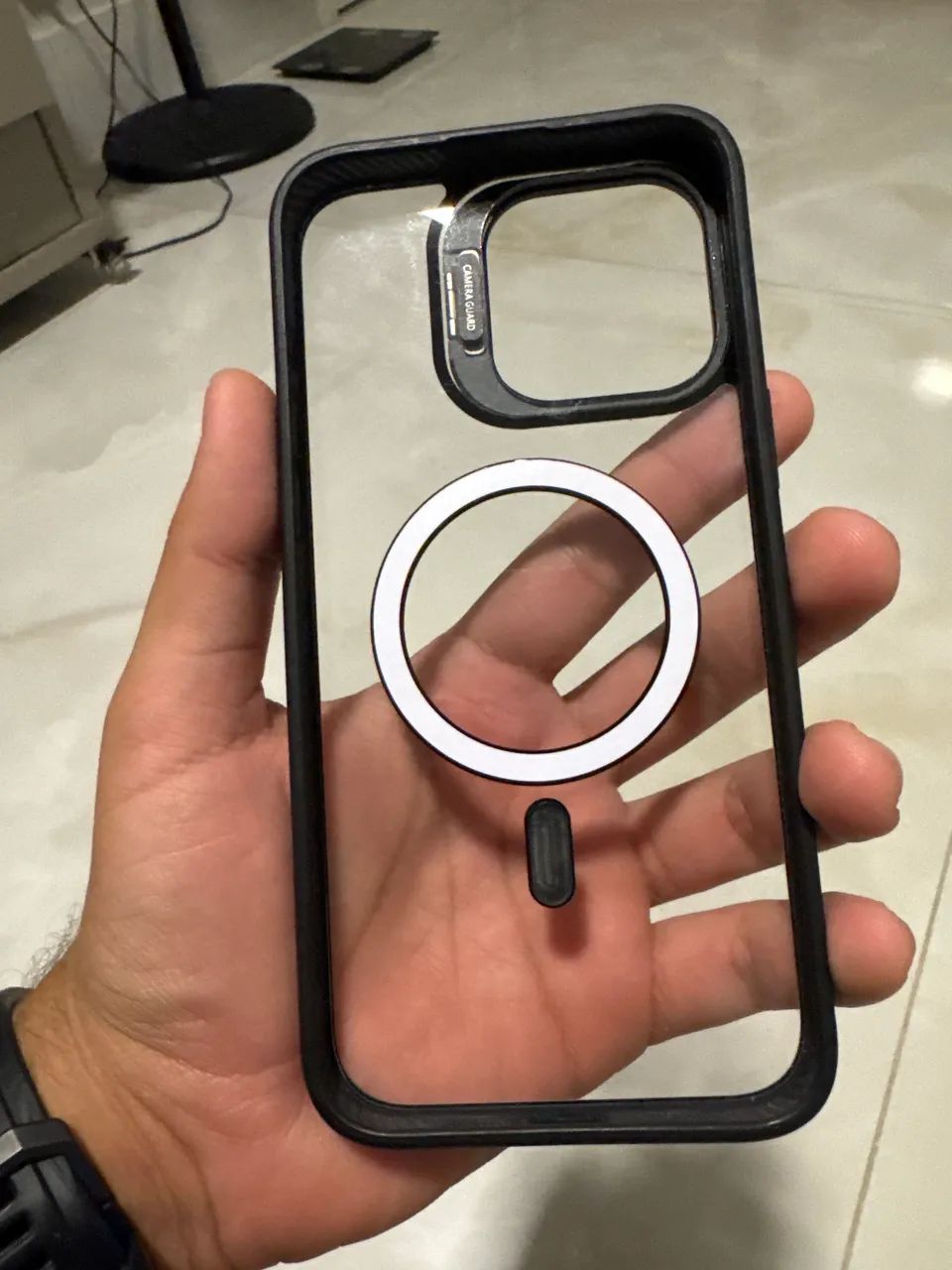 Capa iPhone 15 Pro Max preta suporte de vídeo MagSafe e proteção - Foto 5