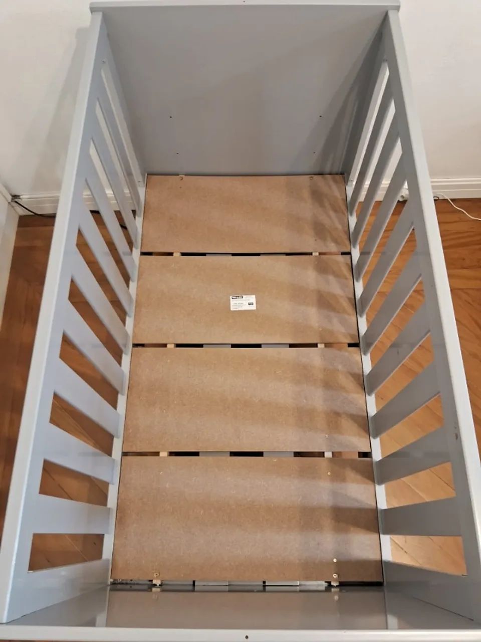 Berço de bebê com pouquíssimo uso, em excelente estado. Tem que retirar na minha casa - Foto 2