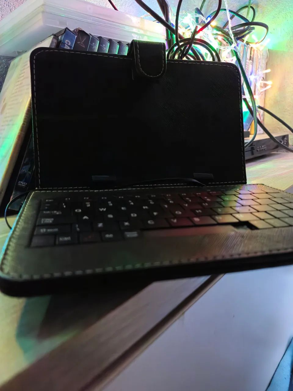 Capa com Teclado para Tablet - Praticidade Total! - Foto 3