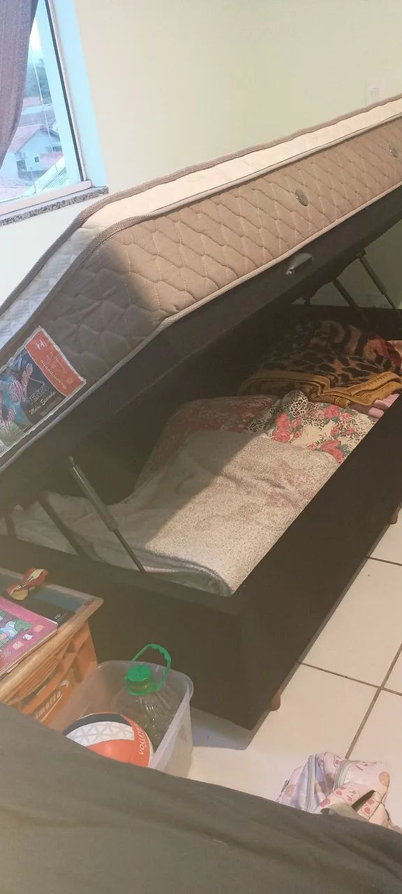 Vendo cama baú de solteiro 