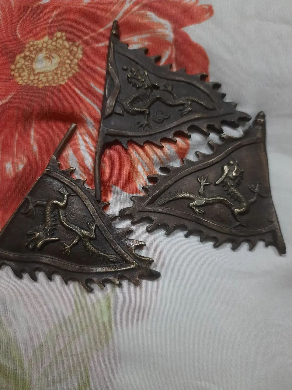 3 UNIDADES Flâmula Decorativa Dragão Chinês em Metal Nobre (Não Magnético)