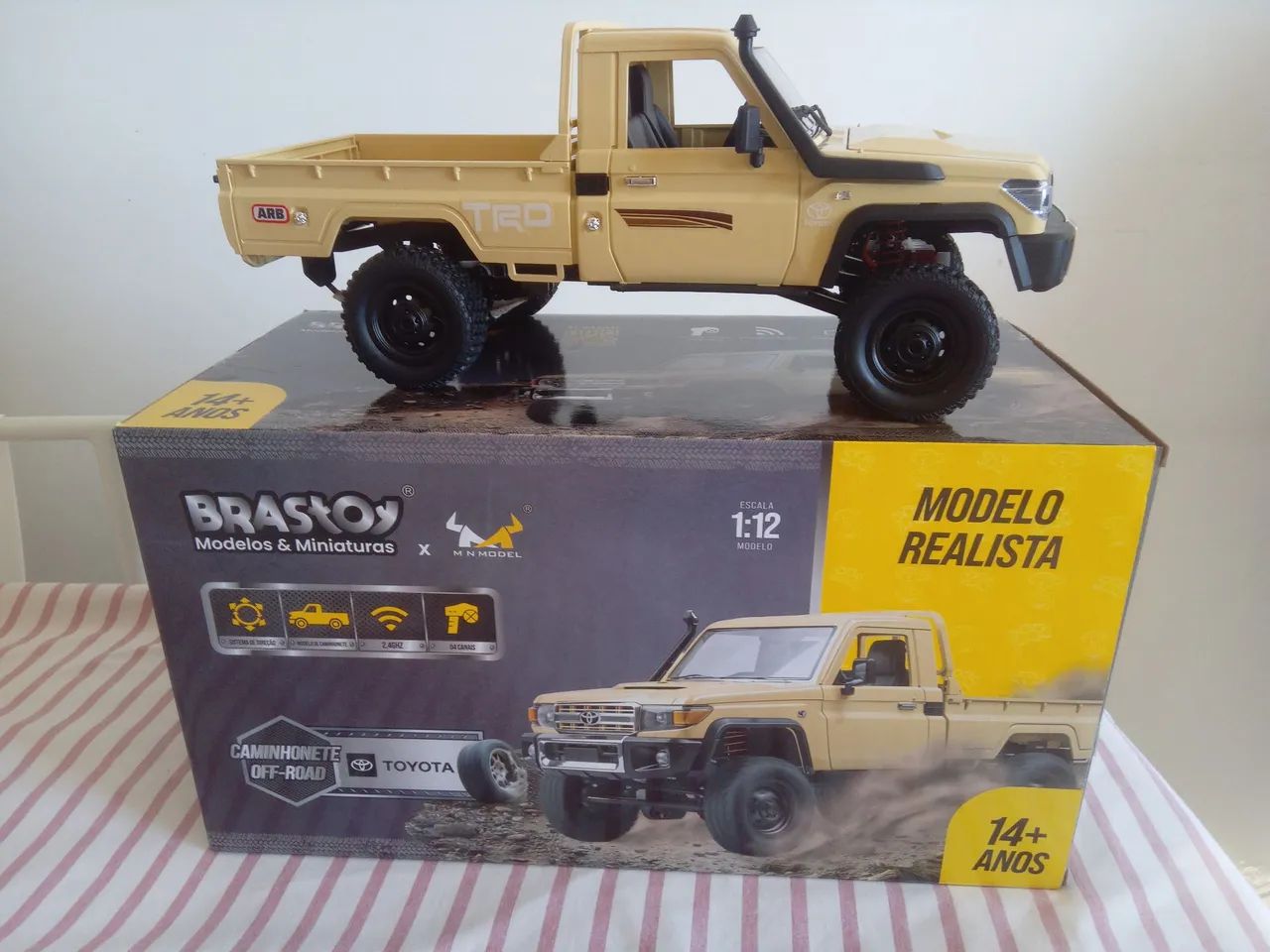 Caminhonete Toyota Land Cruiser 4x4 RC