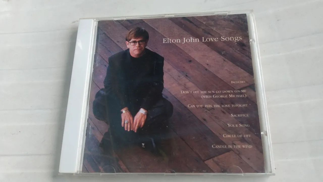 CD original Elton John love songs ótimo estado. 