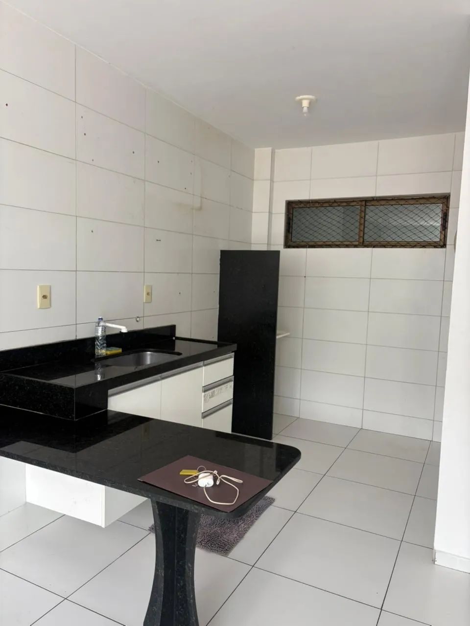 2 quartos, suite, a 30m da principal