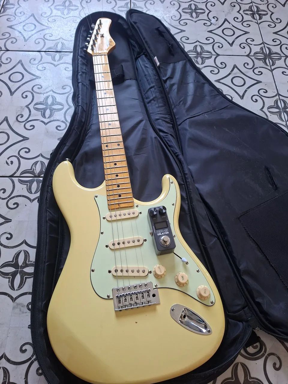 Guitarra com pedaleira - Foto 2