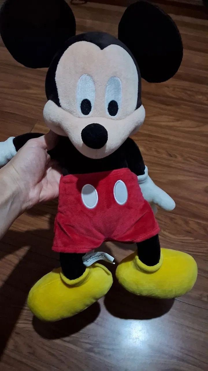 Mickey de pelúcia 