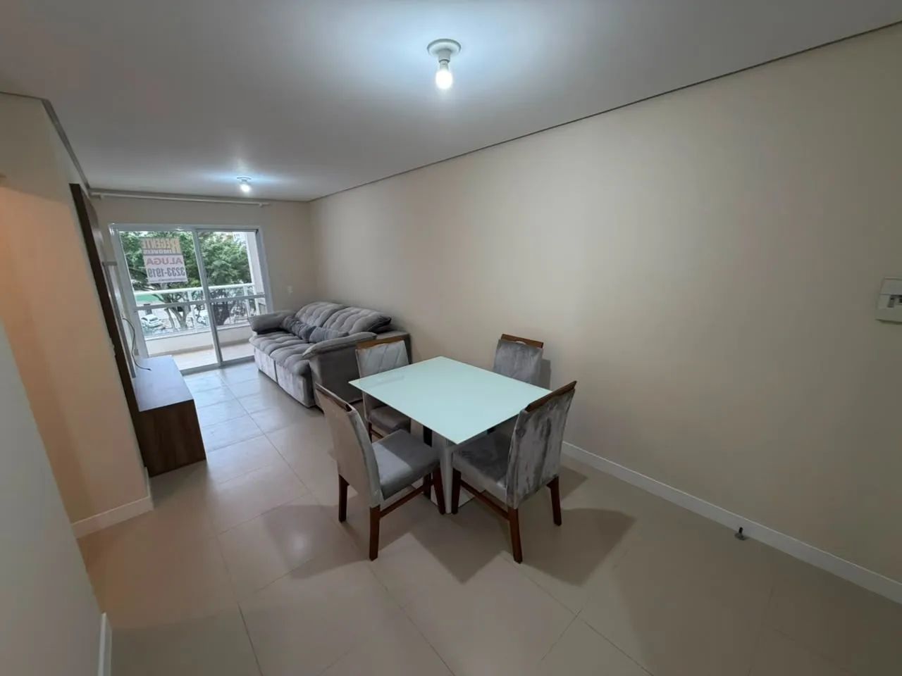 Ótimo apartamento de 2 dormitórios para locação no bairro Trindade!
