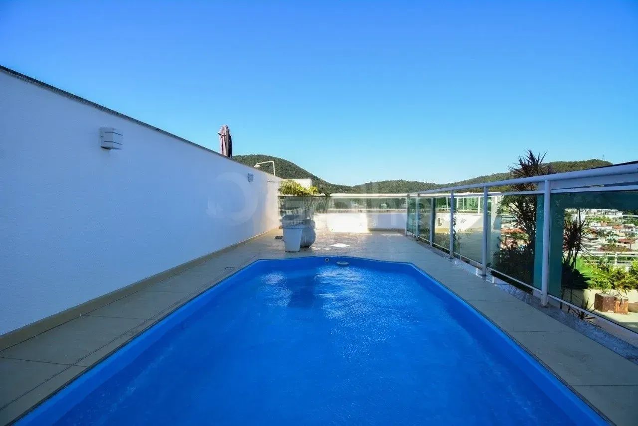 Imóvel para venda possui 253 metros quadrados com 3 quartos em Itacorubi - Florianópolis - - Foto 2