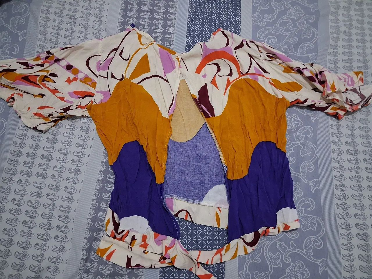 Blusa cropped feminna colorida - Foto 2
