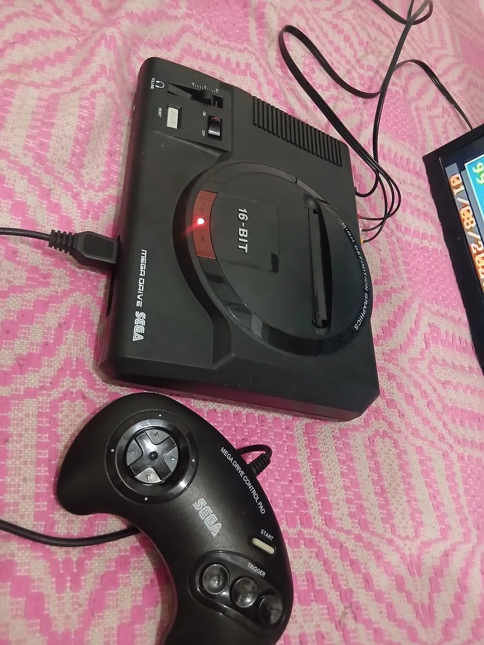 console Tectoy Sega Mega Drive, modelo relançado em 2017.