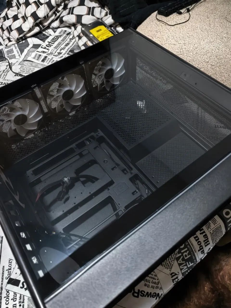 Gabinete Montech HS01 com 05 fans ARGB e controladora