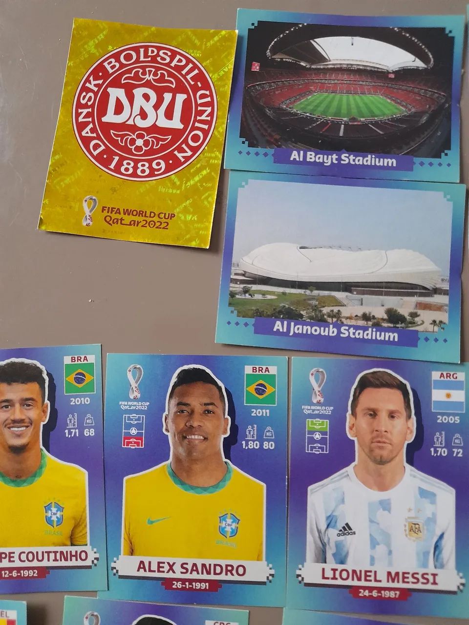 Figurinhas copa passada ler anúncio  - Foto 2