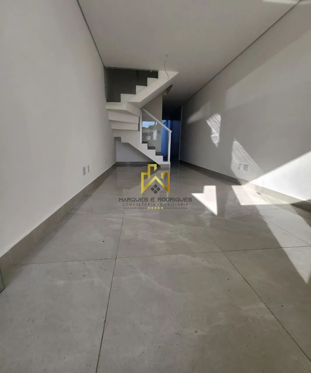 Excelente Casa geminada duplex no Floramar - Foto 5