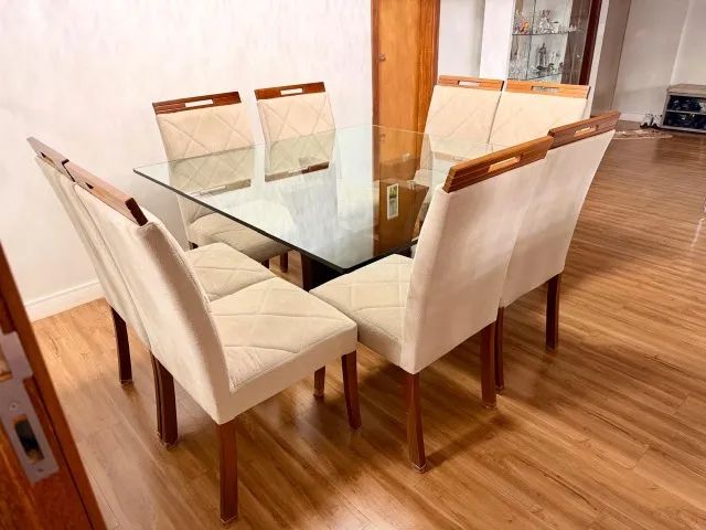 Mesa de Jantar + 8 Cadeiras