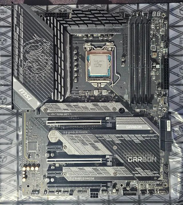Placa Mãe MSI GAMING CARBON Z590 WIFI - Foto 2