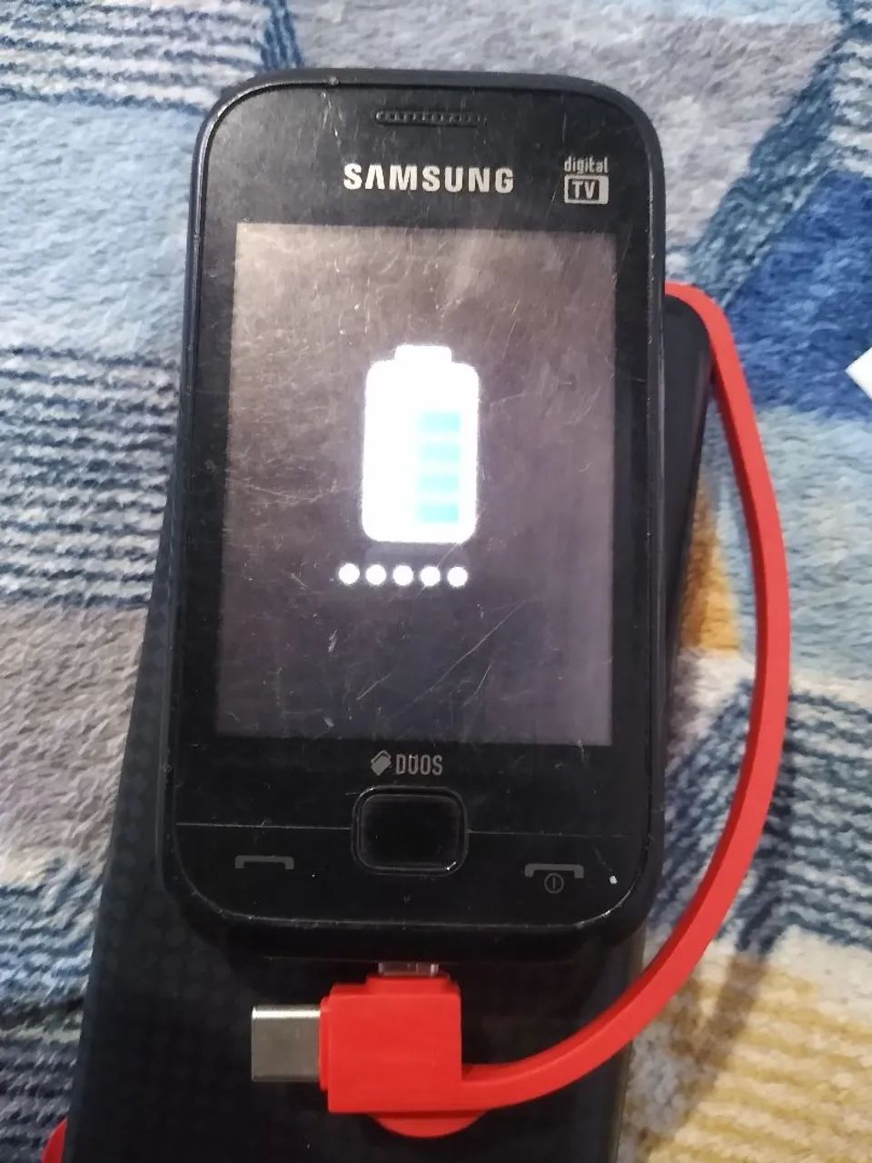 Celular antigo Samsung com TV digital