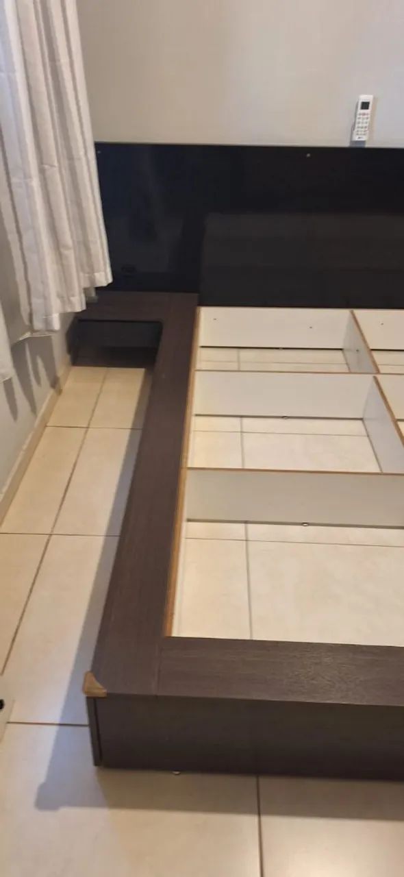 Cama de casal com cabeceira e mesinha de apoio com gaveta embutida  - Foto 4