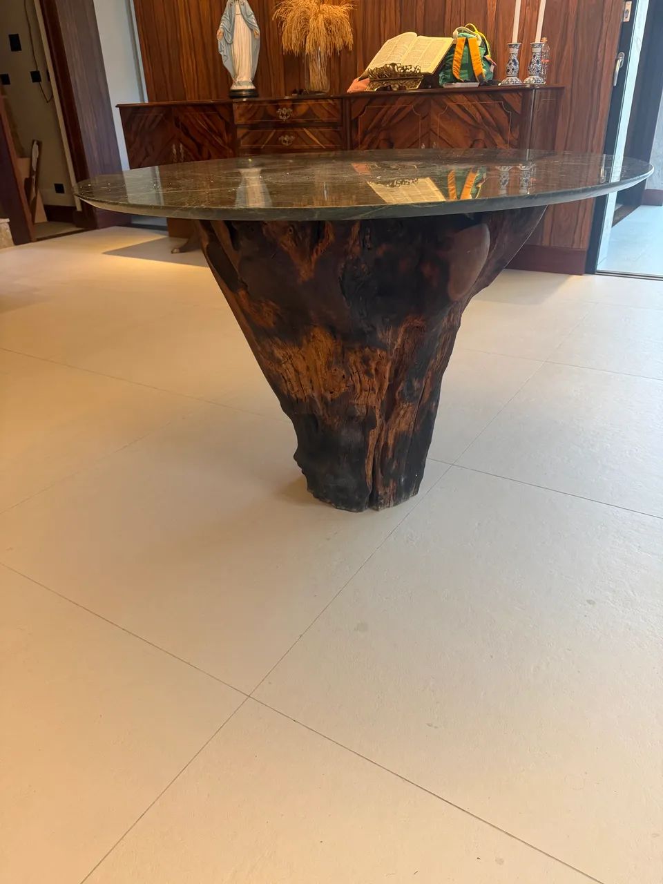 MESA NOBRE EM MÁRMORE E TRONCO  - Foto 4