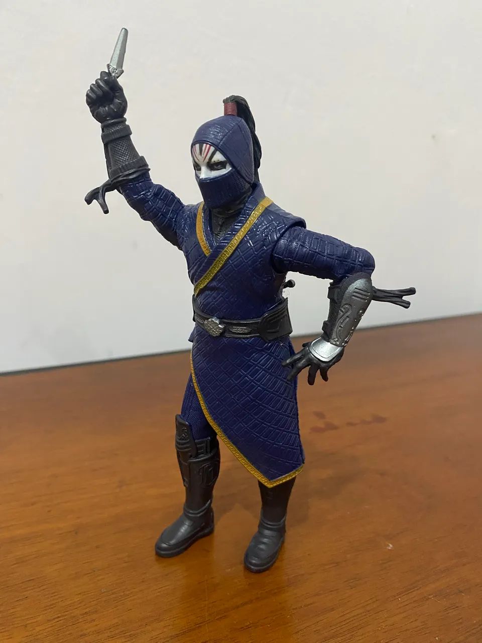 Boneco Dealer Shang-chi e a lenda dos dez anéis 