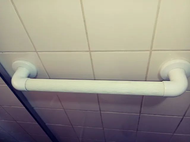 Barra de Apoio Plástica Branca 50cm - Astra - Foto 2
