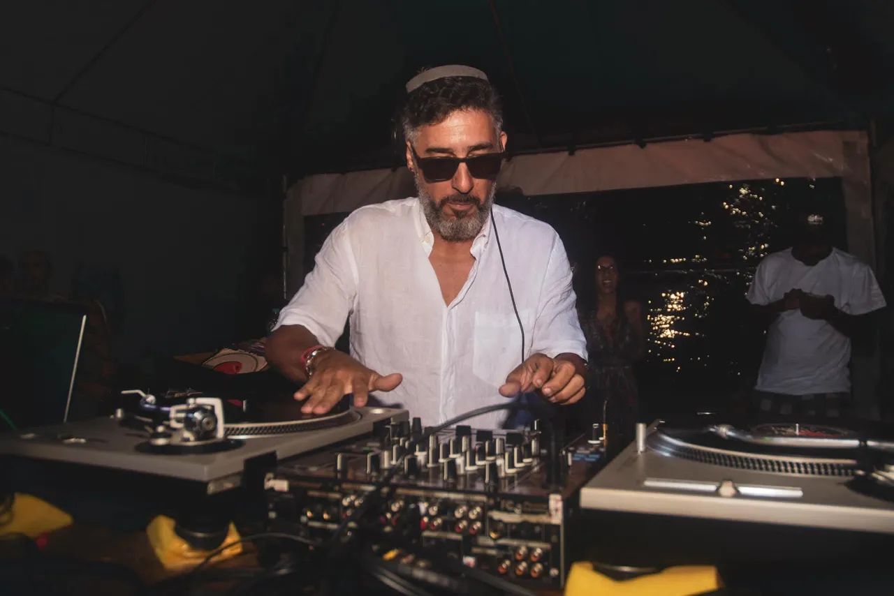 DJ, Som e iluminação 