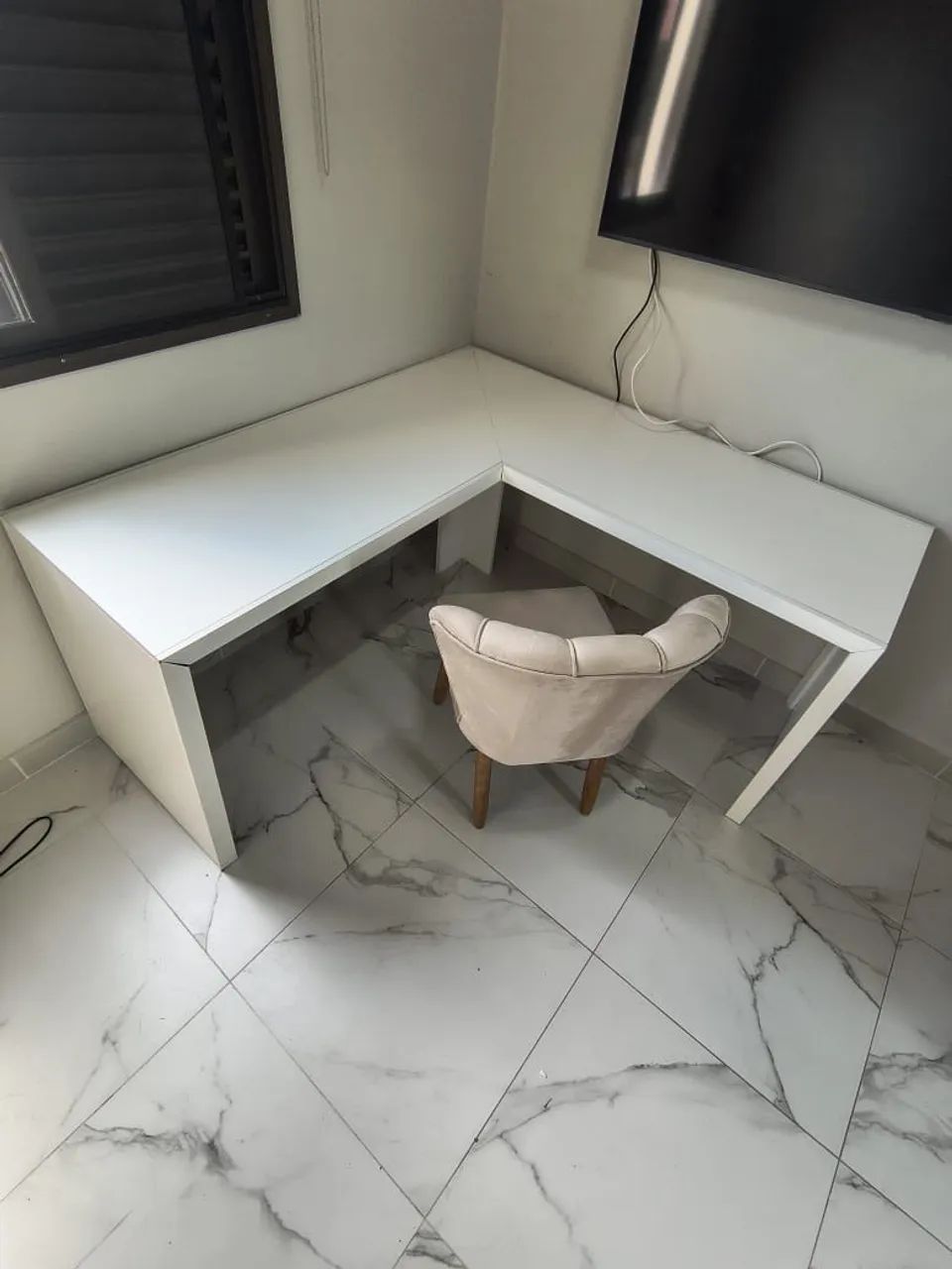 Mesa de escritório em L 