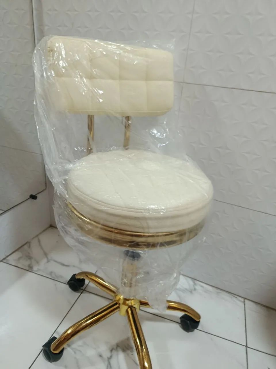 Mocho dourado elegante  - Foto 2