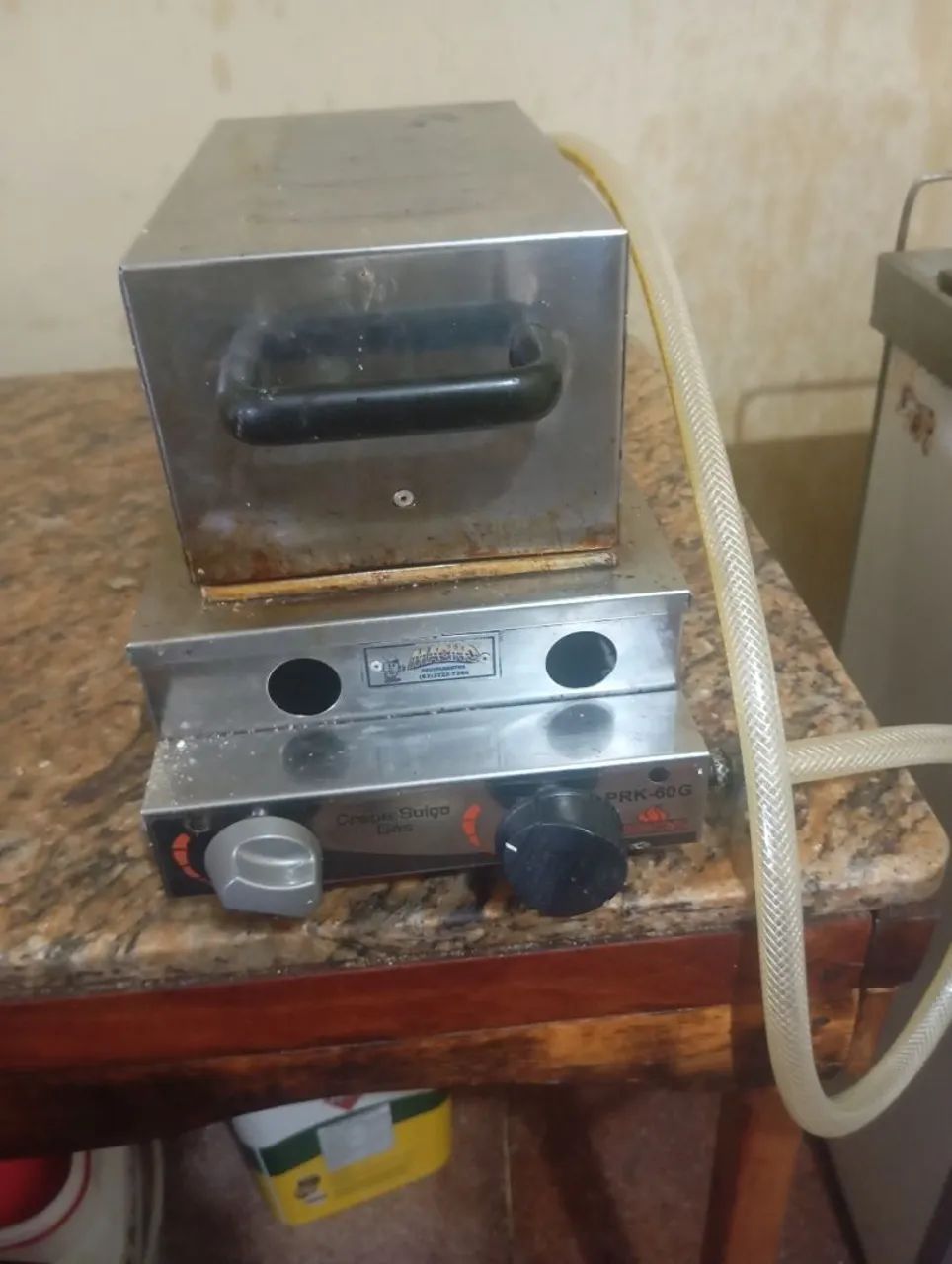 Vendo qrepeira de 6 espaço muito boa em ótimo estado de funcionamento 