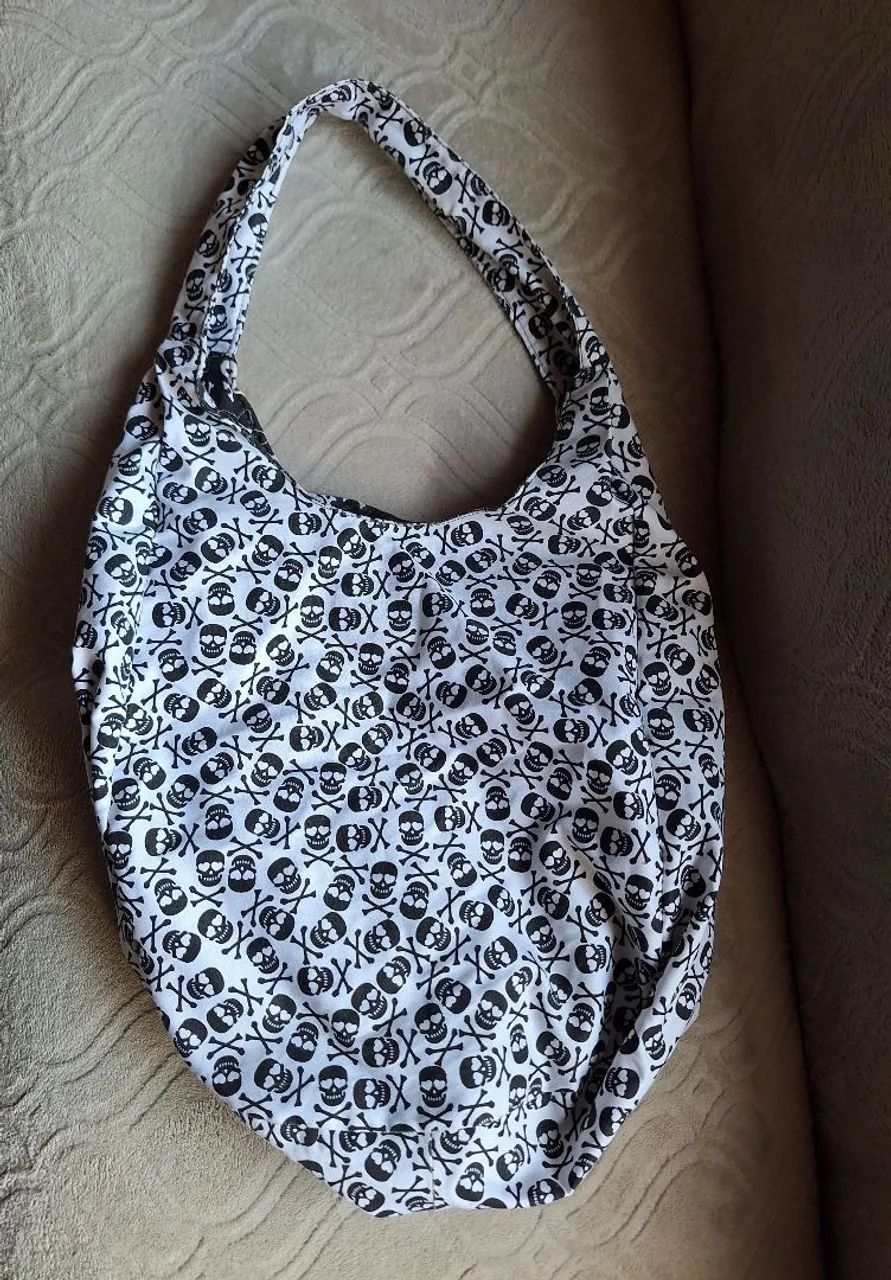 Bolsa saco estampa de caveirinhas - Foto 2