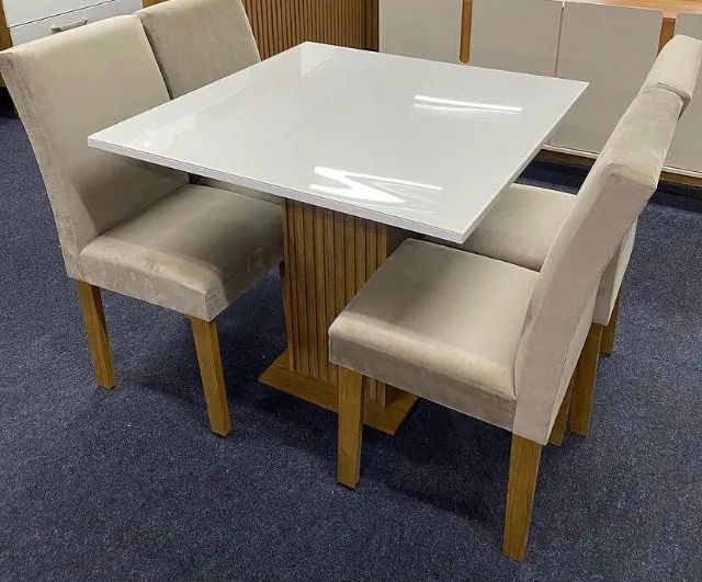 Mesa de jantar Napoli com 4 lugares e borda arredondada
