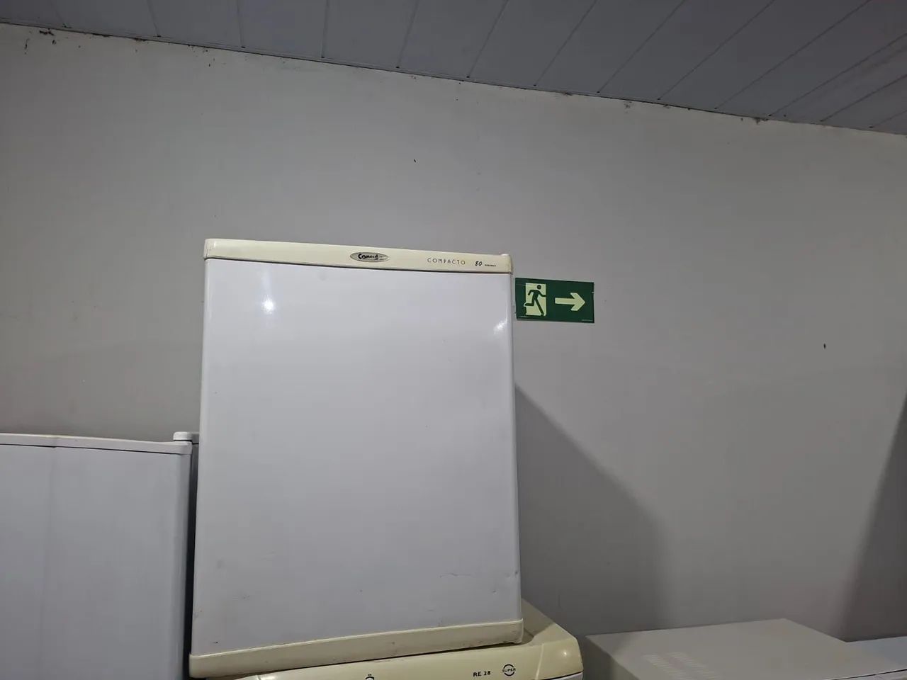  Frigobar consul portátil de 80 litros super bem conservada e funcionando perfeitamente  - Foto 2