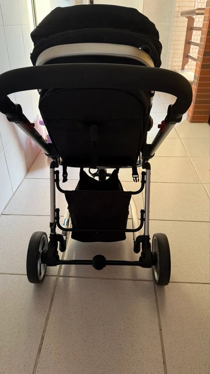 Carrinho de Bebê com bebê conforto - Foto 4