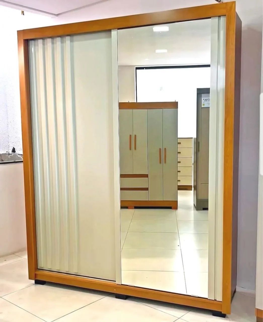 GUARDA ROUPA LUGANO COM ESPELHO MDF - Foto 3