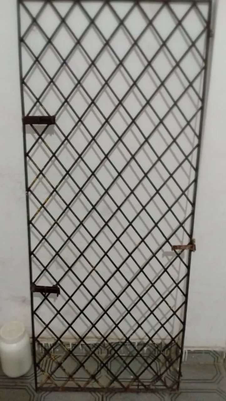 Portao de ferro maciço 458362938154690560