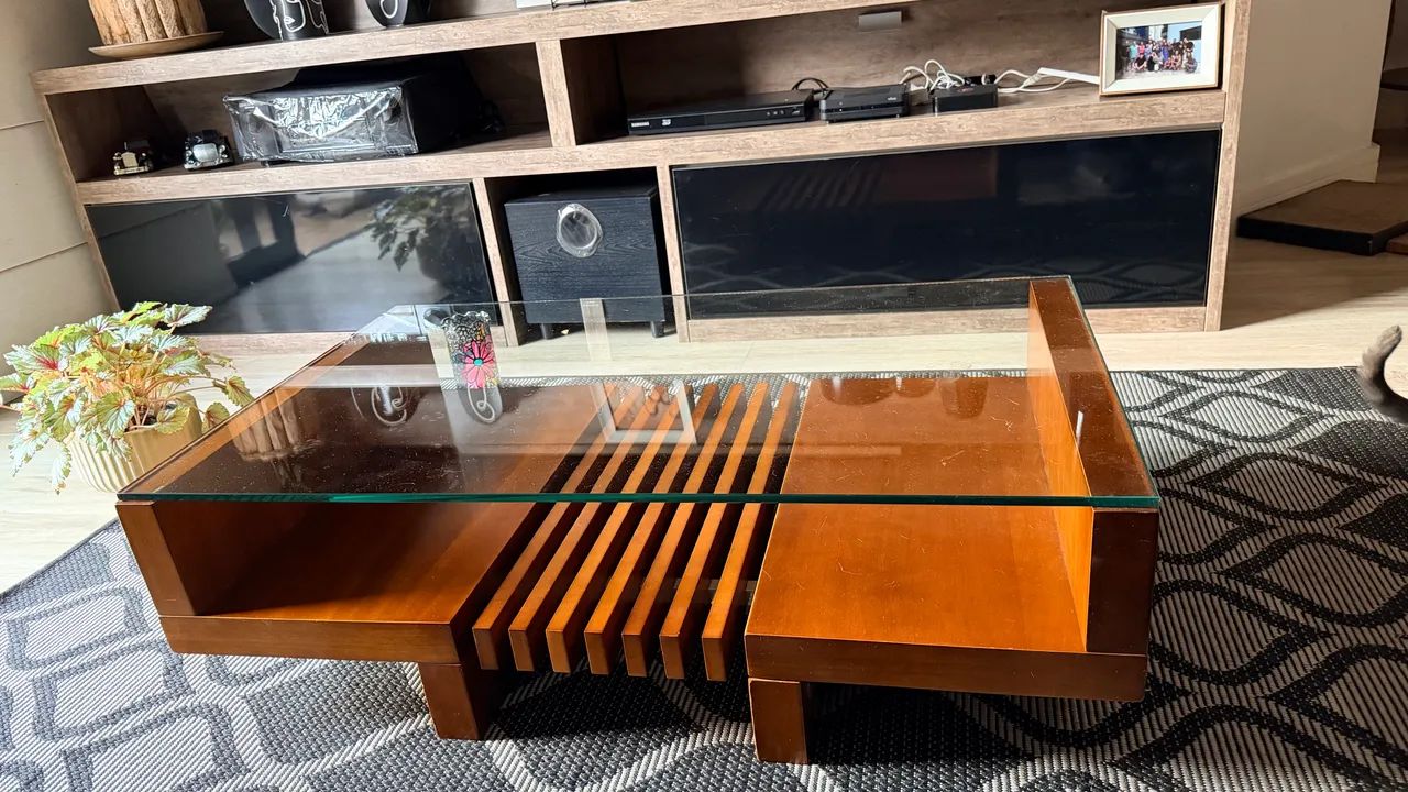 Mesa de centro com vidro madeira maciça  - Foto 2