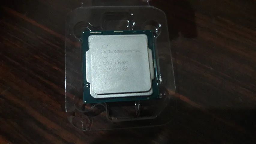 Processador CPU Intel Core i9 10900K ES QTB2 (Engineering Sample)