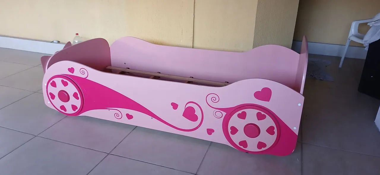 Cama de criança bem conservada rosa - Foto 3