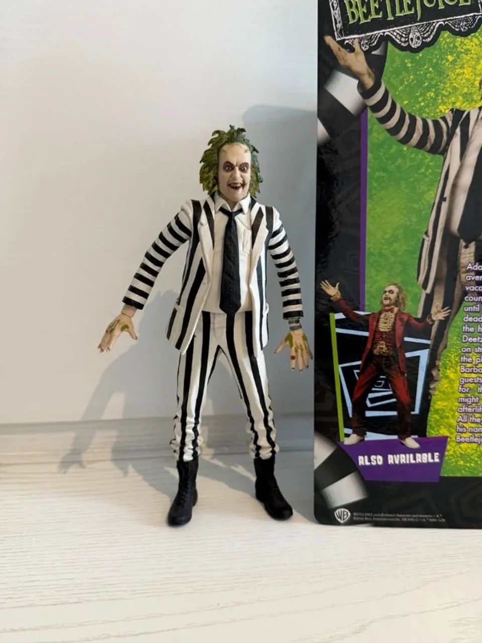 boneco beetlejuice neca striped suit - Foto 3