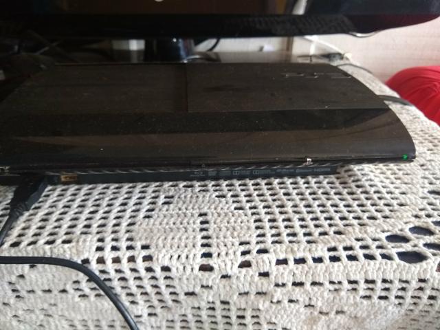 Playstation 3 em bom estado funcionando perfeitamente com um controle e jogos - Foto 3