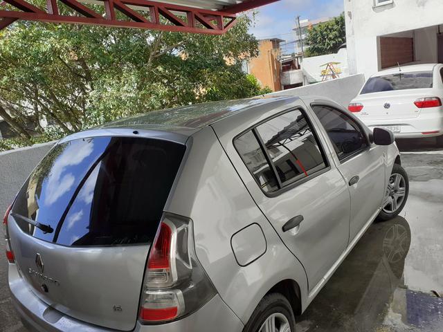 Vende se um sandero 1.6 completo valor 20500 2013/2014 - Foto 2