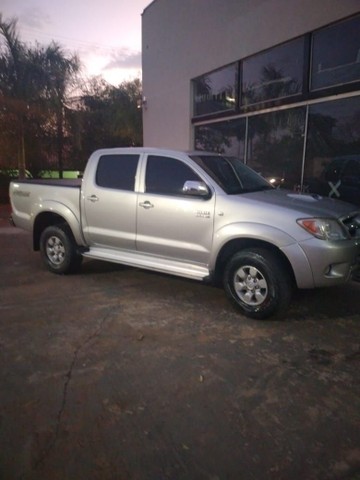 TOYOTA HILUX COMPLETA