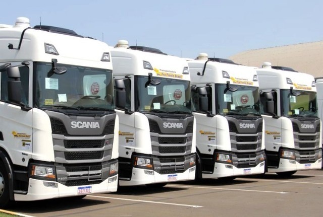 FROTA DE CAMINHÕES SCANIA E VOLVO