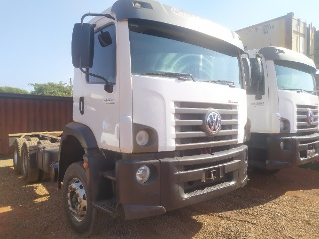 CAMINHÃO VOLKSWAGEN 31.280 6X4 ANO 2014