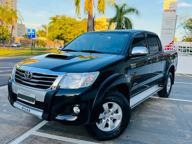 Comprar Picape Toyota Hilux Caminhonete 3.0 4P 4x4 Srv Turbo Diesel Top  Cabine Dupla Automático Prata 2015 em Bauru-SP