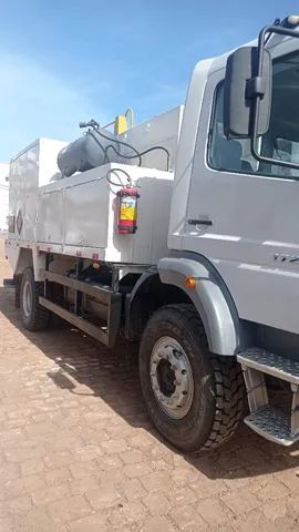 M Benz Atego 1725 cab estendida, comboio, 4X4, ano /mod 2011-  - Foto 4