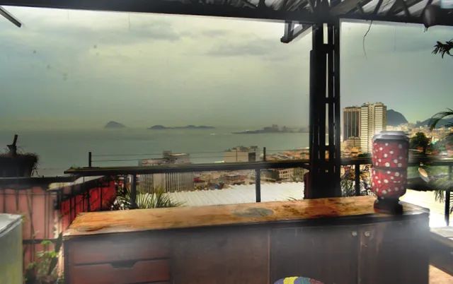 Apt 2 quartos, sala e cobertura grande, no alto da Chapeu Mangueira. Melhor vista do Leme - Foto 3